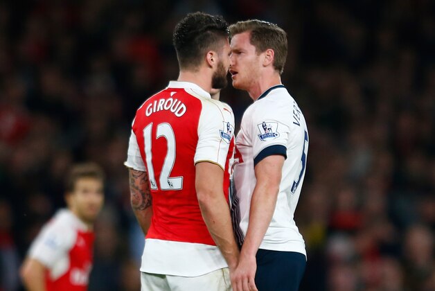 LONDON, ENGLAND - NOVEMBER 08:  Olivier Giroud of Arsenal clashes with Jan Vertonghen of Spurs  during the Barclays Premier League match between Arsenal and Tottenham Hotspur at the Emirates Stadium on November 8, 2015 in London, England.  (Photo by Julian Finney/Getty Images)