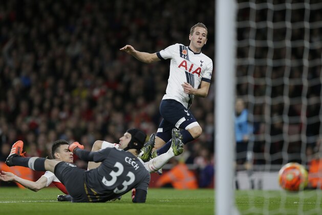 Tottenham’s Harry Kane scores a goal during the English Premier League soccer match between Arsenal and Tottenham Hotspur at the Emirates Stadium in London, Sunday Nov. 8, 2015. (AP Photo/Tim Ireland)