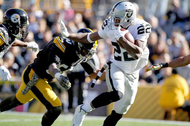 PITTSBURGH, PA - NOVEMBER 08:  Taiwan Jones #22 of the Oakland Raiders runs the ball during the game against the Pittsburgh Steelers at Heinz Field on November 8, 2015 in Pittsburgh, Pennsylvania.  (Photo by Jared Wickerham/Getty Images)