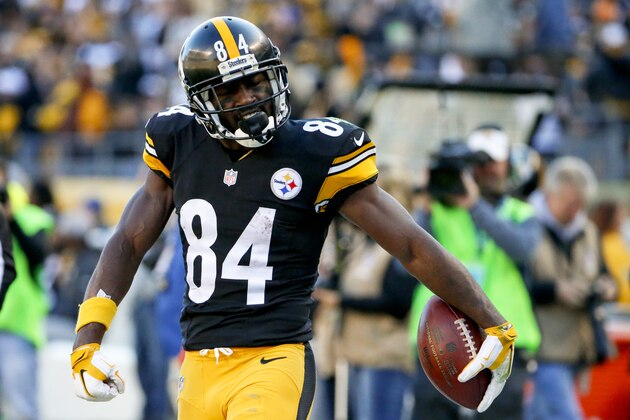 Pittsburgh Steelers wide receiver Antonio Brown (84) celebrates after he makes a catch past Oakland Raiders cornerback David Amerson (29) in the second quarter of an NFL football game , Sunday, Nov. 8, 2015, in Pittsburgh. (AP Photo/Gene J. Puskar)
