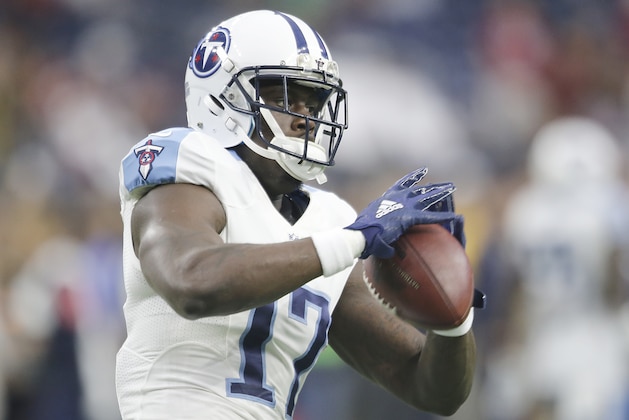 HOUSTON, TX - NOVEMBER 01: Dorial Green-Beckham #17 of the Tennessee Titans warms up before playing against the Houston Texans on November 1, 2015 at NRG Stadium in Houston, Texas. (Photo by Thomas B. Shea/Getty Images)