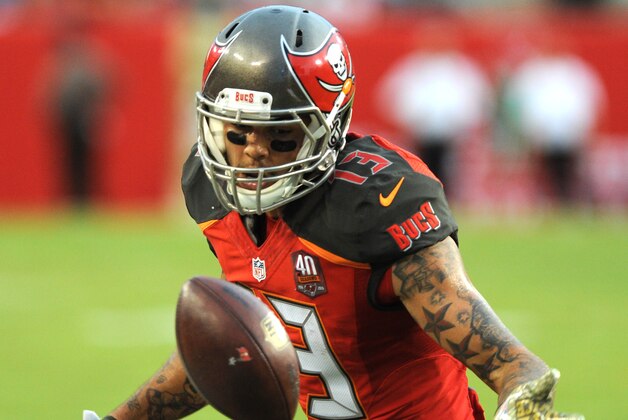 TAMPA, FL - NOVEMBER 8: Wide receiver Mike Evans #13 of the Tampa Bay Buccaneers drops a pass in the second quarter against the New York Giants at Raymond James Stadium on November 8, 2015 in Tampa, Florida. (Photo by Cliff McBride/Getty Images)