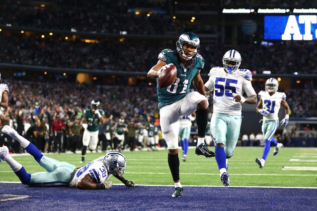 ARLINGTON, TX - NOVEMBER 8: Jordan Matthews #81 of the Philadelphia Eagles runs past Rolando McClain #55 and Brandon Carr #39 of the Dallas Cowboys to score the winning touchdown in overtime at AT&T Stadium on November 8, 2015 in Arlington, Texas. (Photo by Ronald Martinez/Getty Images)