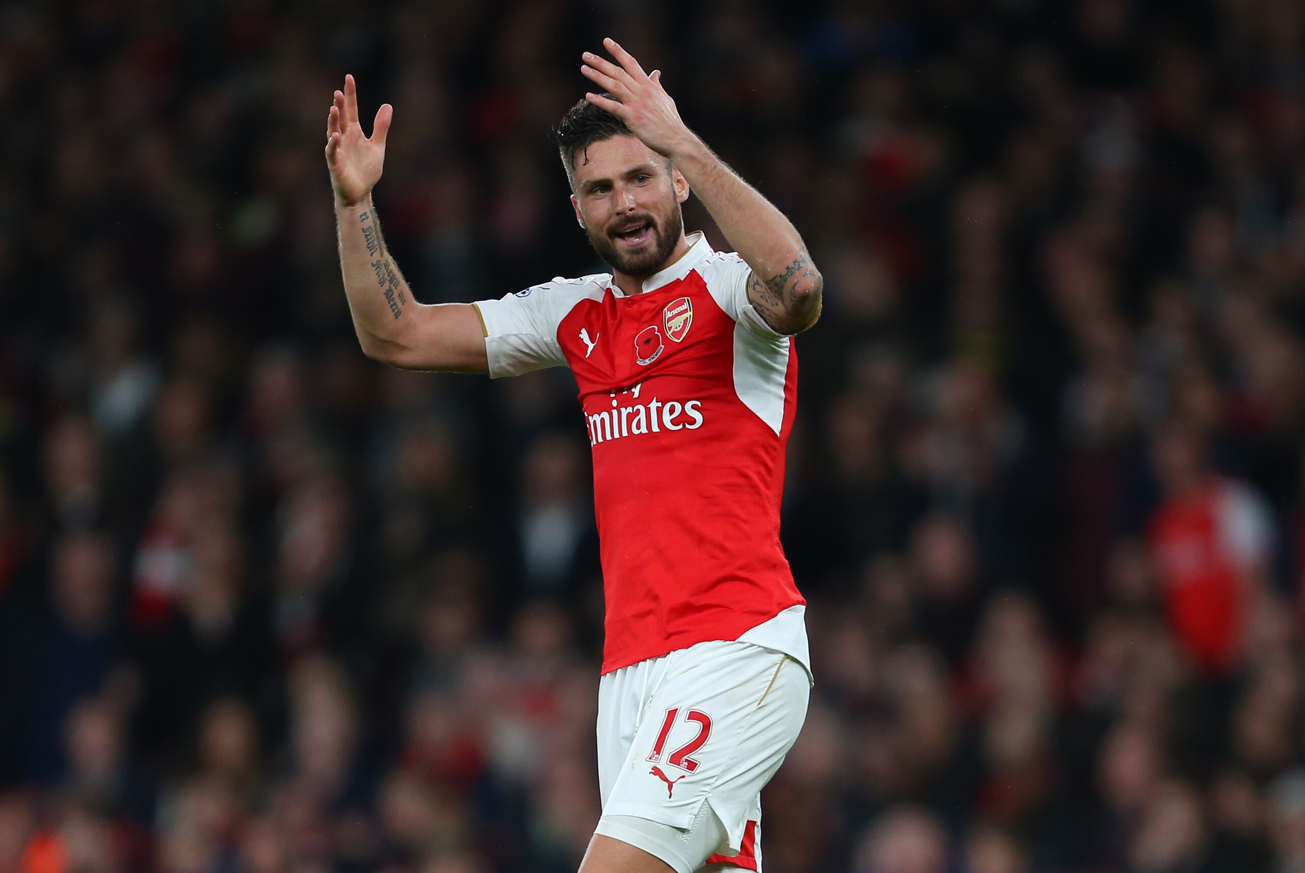 LONDON, ENGLAND - NOVEMBER 08:  Olivier Giroud of Arsenal during the Barclays Premier League match between Arsenal and Tottenham Hotspur at Emirates Stadium on November 8, 2015 in London, England.  (Photo by Catherine Ivill - AMA/Getty Images)