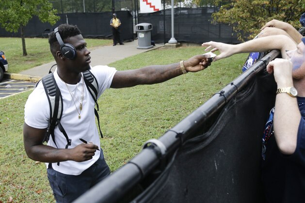 Tennessee Titans wid receiver Dorial Green-Beckham signs autographs as he arrives at Nissan Stadium for an NFL football game between the Titans and the Indianapolis Colts Sunday, Sept. 27, 2015, in Nashville, Tenn. (AP Photo/James Kenney)