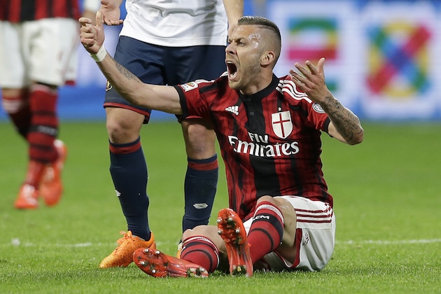 AC Milan's Jeremy Menez shouts to the referee during the Serie A soccer match between AC Milan and Genoa at the San Siro stadium in Milan, Italy, Wednesday, April 29, 2015. (AP Photo/Antonio Calanni)