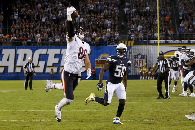 Chicago Bears tight end Zach Miller makes a touchdown catch during the second half of an NFL football game against the San Diego Chargers, Monday, Nov. 9, 2015, in San Diego. (AP Photo/Lenny Ignelzi)