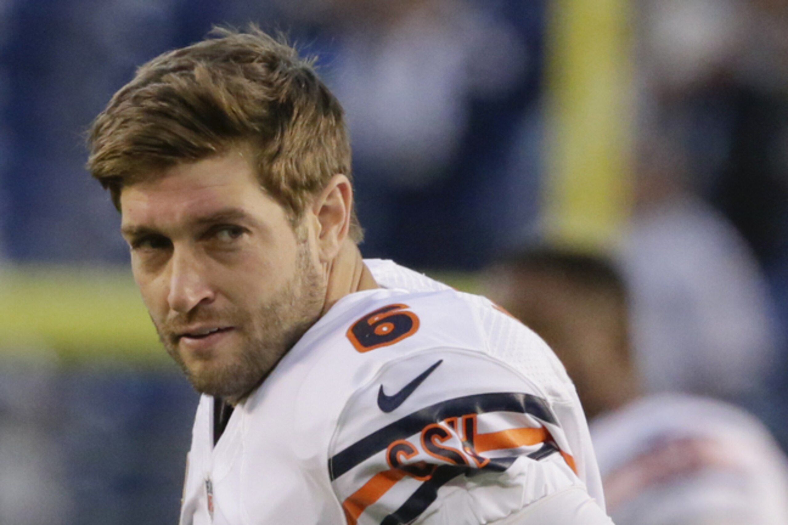 Chicago Bears quarterback Jay Cutler warms up before an NFL football game against the San Diego Chargers, Monday, Nov. 9, 2015, in San Diego. (AP Photo/Lenny Ignelzi)