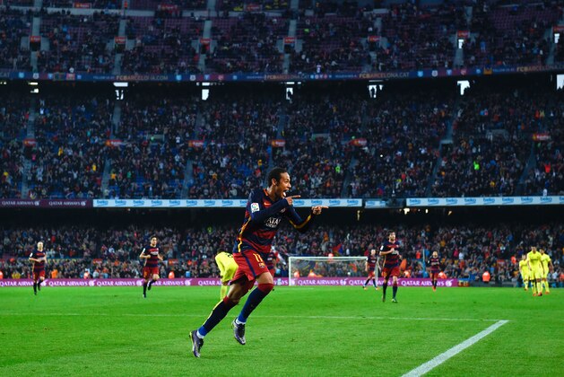 BARCELONA, SPAIN - NOVEMBER 08:  Neymar of FC Barcelona celebrates after scoring his team's third goal during the La Liga match between FC Barcelona and Villarreal CF at Camp Nou on November 8, 2015 in Barcelona, Spain.  (Photo by David Ramos/Getty Images)