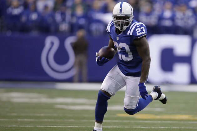 Indianapolis Colts' Frank Gore (23) runs during the first half of an NFL football game against the Denver Broncos, Sunday, Nov. 8, 2015, Indianapolis. (AP Photo/AJ Mast)