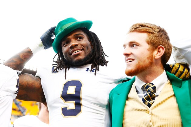 PITTSBURGH, PA - NOVEMBER 07:  Jaylon Smith #9 of the Notre Dame Fighting Irish celebrates by wearing the hat of team mascot, Lucky The Leprechaun, following their 42-30 win against the Pittsburgh Panthers at Heinz Field on November 7, 2015 in Pittsburgh, Pennsylvania.  (Photo by Jared Wickerham/Getty Images)