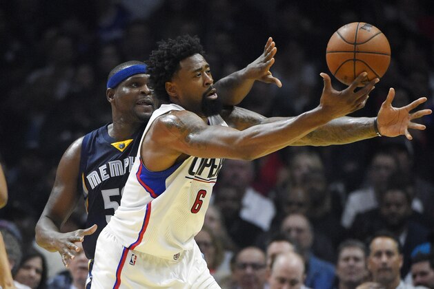 Memphis Grizzlies forward Zach Randolph, left, and Los Angeles Clippers center DeAndre Jordan reach for a loose ball during the first half of an NBA basketball game, Monday, Nov. 9, 2015, in Los Angeles. (AP Photo/Mark J. Terrill)