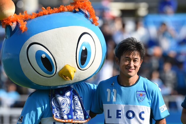 YOKOHAMA, JAPAN - OCTOBER 18:  (EDITORIAL USE ONLY) Kazuyoshi Miura of Yokohama FC looks on prior to the J.League second division match between Yokohama FC and Kyoto Sanga at Nippatsu Mitsuzawa Stadium on October 18, 2015 in Yokohama, Kanagawa, Japan.  (Photo by Etsuo Hara/Getty Images)
