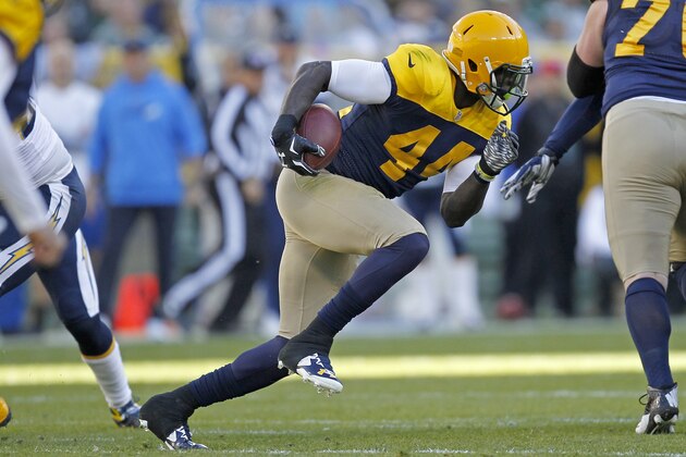 Green Bay Packers running back James Starks rushes against the San Diego Chargers during an NFL football game Sunday Oct. 18, 2015, in Green Bay, Wis. (AP Photo/Matt Ludtke)
