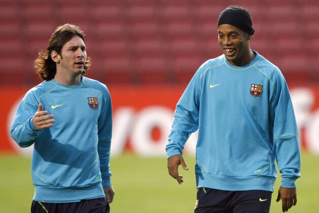 Barcelona's Brazilian midfielder Ronaldinho (R) and Argentinian Leo Messi (L) take part in a training session at the Camp Nou stadium in Barcelona, 06 November 2007 in Barcelona on the eve of their Champions League group E football match against Rangers FC.   AFP PHOTO / LLUIS GENE (Photo credit should read LLUIS GENE/AFP/Getty Images)
