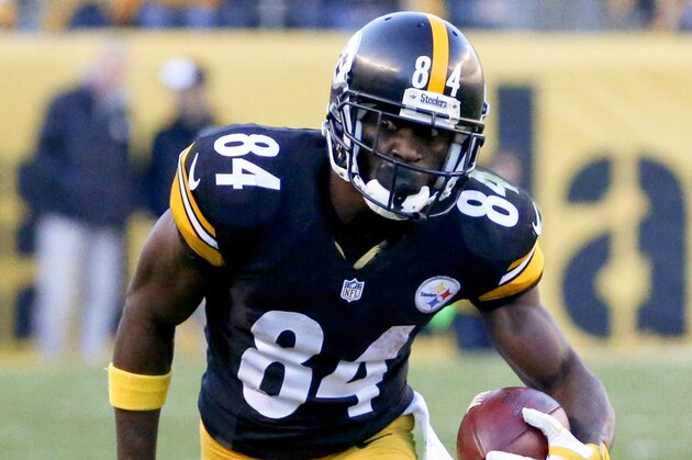 Pittsburgh Steelers wide receiver Antonio Brown (84) plays in an NFL football game against the Oakland Raiders, Sunday, Nov. 8, 2015, in Pittsburgh. (AP Photo/Gene J. Puskar)