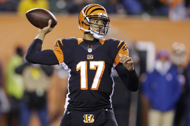 Cincinnati Bengals quarterback Jason Campbell passes against the Cleveland Browns during the second half of an NFL football game Thursday, Nov. 6, 2014, in Cincinnati. The Browns won 24-3. (AP Photo/Michael Conroy)