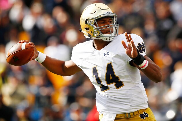 PITTSBURGH, PA - NOVEMBER 07:  DeShone Kizer #14 of the Notre Dame Fighting Irish drops back to pass against the Pittsburgh Panthers in the first quarter during the game at Heinz Field on November 7, 2015 in Pittsburgh, Pennsylvania.  (Photo by Jared Wickerham/Getty Images)