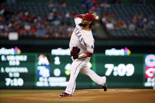 Texas Rangers' Yovani Gallardo works against the Detroit Tigers in the first inning of a baseball game Wednesday, Sept. 30, 2015, in Arlington, Texas. (AP Photo/Tony Gutierrez)