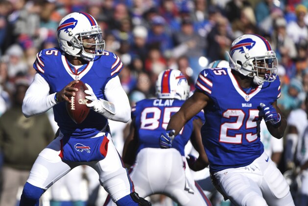 Buffalo Bills quarterback Tyrod Taylor (5) looks to pass as LeSean McCoy (25) blocks for him during the first half of an NFL football game against the Miami Dolphins Sunday, Nov. 8, 2015, in Orchard Park, N.Y. (AP Photo/Gary Wiepert)
