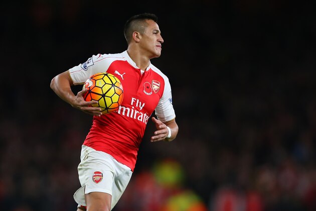 LONDON, ENGLAND - NOVEMBER 08: Alexis Sanchez of Arsenal during the Barclays Premier League match between Arsenal and Tottenham Hotspur at Emirates Stadium on November 8, 2015 in London, England. (Photo by Catherine Ivill - AMA/Getty Images) LONDON, ENGLAND - NOVEMBER 08: Alexis Sanchez of Arsenal during the Barclays Premier League match between Arsenal and Tottenham Hotspur at Emirates Stadium on November 8, 2015 in London, England. (Photo by Catherine Ivill - AMA/Getty Images)
