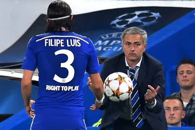 LONDON, ENGLAND - SEPTEMBER 17:  Jose Mourinho manager of Chelsea throws the ball back to Filipe Luis of Chelsea during the UEFA Champions League Group G match between Chelsea and FC Schalke 04 on September 17, 2014 in London, United Kingdom.  (Photo by Mike Hewitt/Getty Images)