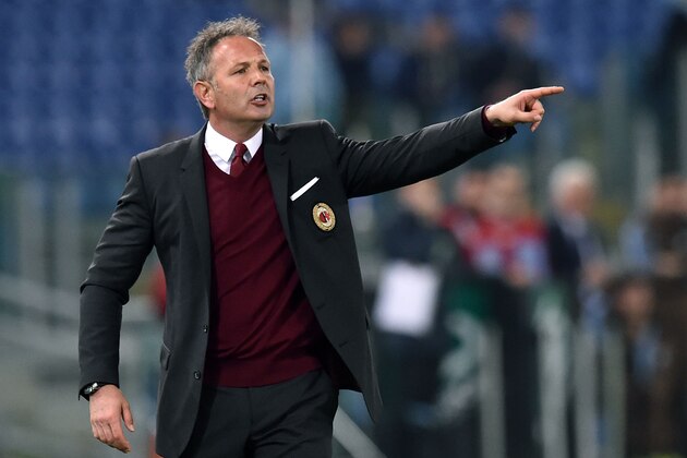 ROME, ITALY - NOVEMBER 01:  Sinisa Mihajlovic head coach of AC Milan during the Serie A match between SS Lazio and AC Milan at Stadio Olimpico on November 1, 2015 in Rome, Italy.  (Photo by Giuseppe Bellini/Getty Images)