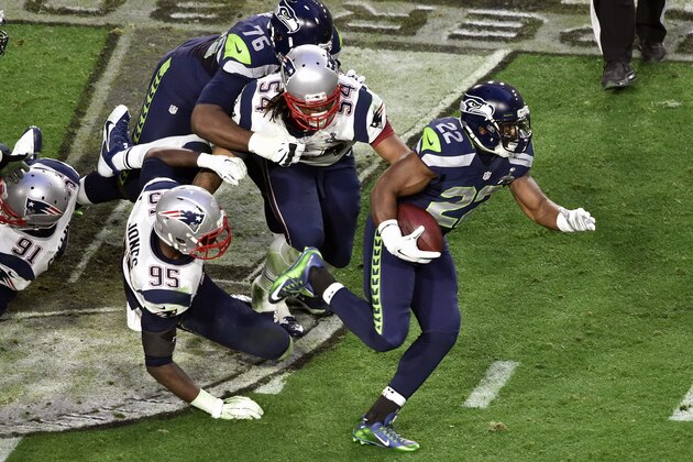 GLENDALE, AZ - FEBRUARY 01 :  Robert Turbin #22 of the Seattle Seahawks carries the ball against the New England Patriots during Super Bowl XLIX February 1, 2015 at the University of Phoenix Stadium in Glendale, Arizona. The Patriots won the game 28-24.  (Photo by Focus on Sport/Getty Images)