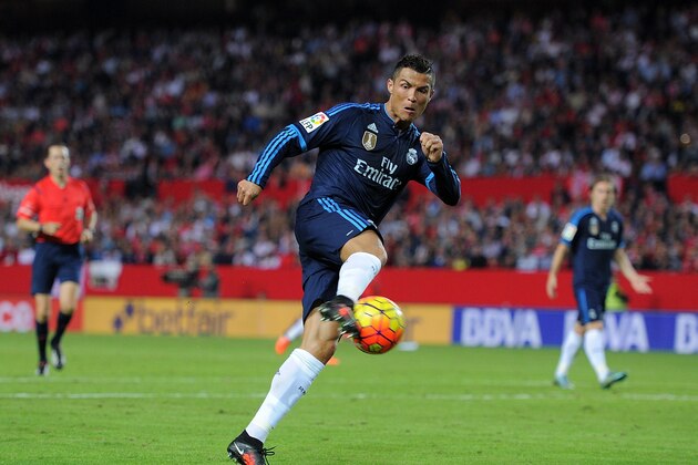 SEVILLE, SPAIN - NOVEMBER 08:  Cristiano Ronaldo of Real Madrid shoots at goal during the La Liga match between Sevilla FC and Real Madrid CF at Estadio Ramon Sanchez Pizjuan on November 8, 2015 in Seville, Spain.  (Photo by Denis Doyle/Getty Images)