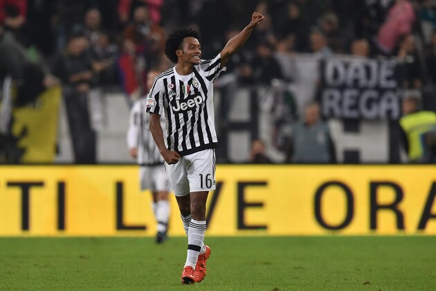 TURIN, ITALY - OCTOBER 31:  Juan Cuadrado of Juventus FC celebrates the gol of the victory during the Serie A match between Juventus FC and Torino FC at Juventus Arena on October 31, 2015 in Turin, Italy.  (Photo by Valerio Pennicino/Getty Images)