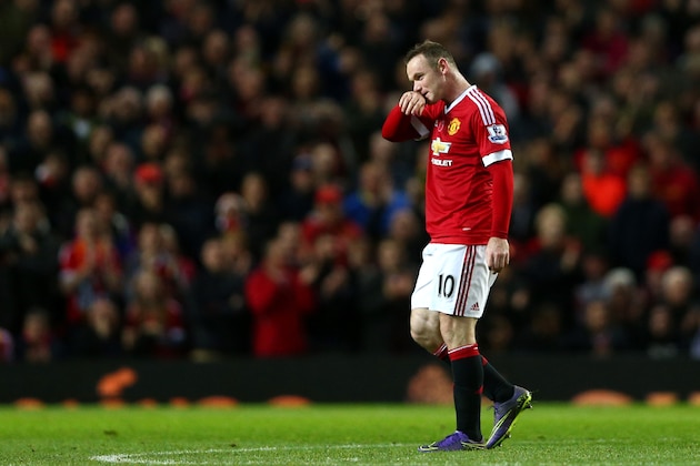 MANCHESTER, ENGLAND - NOVEMBER 07:  Wayne Rooney of Manchester United walks off the pitch as he is replaced during the Barclays Premier League match between Manchester United and West Bromwich Albion at Old Trafford on November 7, 2015 in Manchester, England.  (Photo by Clive Brunskill/Getty Images)