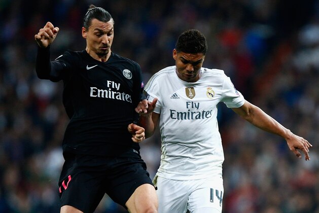 MADRID, SPAIN - NOVEMBER 03:  Casemiro of Real Madrid and Zlatan Ibrahimovic of PSG during the UEFA Champions League Group A match between Real Madrid CF and Paris Saint-Germain at Estadio Santiago Bernabeu on November 3, 2015 in Madrid, Spain.  (Photo by Gonzalo Arroyo Moreno/Getty Images)