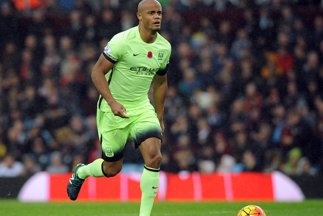 Manchester City’s Vincent Kompany during the English Premier League soccer match between Aston Villa and Manchester City at the Villa Park, Birmingham, England, Sunday, Nov. 8, 2015. (AP Photo/Rui Vieira)