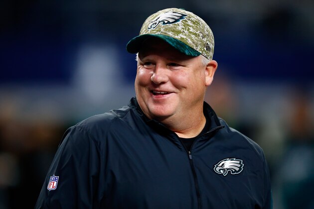 ARLINGTON, TX - NOVEMBER 08:  Head coach Chip Kelly of the Philadelphia Eagles talks with players during warm-ups prior to the game against the Dallas Cowboys on November 8, 2015 in Arlington, Texas.  (Photo by Jamie Squire/Getty Images)