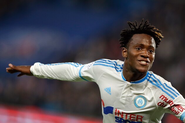 Marseille's Belgian forward Michy Batshuayi celebrates after scoring a goal during the French L1 football match Paris Saint-Germain (PSG) vs Olympique de Marseille (OM) on October 4, 2015 at the Parc des Princes stadium in Paris.    AFP PHOTO / KENZO TRIBOUILLARD        (Photo credit should read KENZO TRIBOUILLARD/AFP/Getty Images)