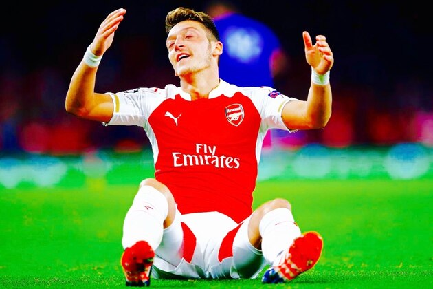 LONDON, ENGLAND - SEPTEMBER 29: Mesut Oezil of Arsenal reacts during the UEFA Champions League Group F match between Arsenal FC and Olympiacos FC at the Emirates Stadium on September 29, 2015 in London, United Kingdom.  (Photo by Shaun Botterill/Getty Images)