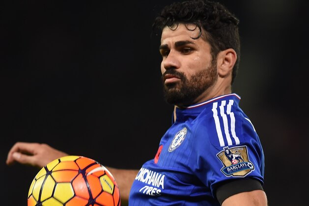Chelsea's Brazilian-born Spanish striker Diego Costa controls the ball during the English Premier League football match between Stoke City and Chelsea at the Britannia Stadium in Stoke-on-Trent, central England on November 7, 2015. AFP PHOTO / PAUL ELLIS

RESTRICTED TO EDITORIAL USE. No use with unauthorized audio, video, data, fixture lists, club/league logos or 'live' services. Online in-match use limited to 75 images, no video emulation. No use in betting, games or single club/league/player publications..        (Photo credit should read PAUL ELLIS/AFP/Getty Images)