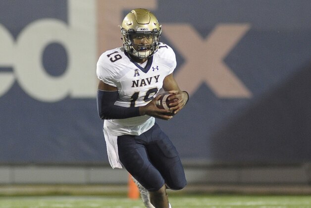 Nov 7, 2015; Memphis, TN, USA; Navy Midshipmen quarterback Keenan Reynolds (19) carries the ball against the Memphis Tigers during the first half at Liberty Bowl Memorial Stadium. Mandatory Credit: Justin Ford-USA TODAY Sports Nov 7, 2015; Memphis, TN, USA; Navy Midshipmen quarterback Keenan Reynolds (19) carries the ball against the Memphis Tigers during the first half at Liberty Bowl Memorial Stadium. Mandatory Credit: Justin Ford-USA TODAY Sports
