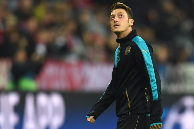Arsenal's German midfielder Mesut Oezil prior to the UEFA Champions League Group F second-leg football match between FC Bayern Munich and Arsenal FC in Munich, southern Germany, on November 4, 2015.  AFP PHOTO / CHRISTOF STACHE        (Photo credit should read CHRISTOF STACHE/AFP/Getty Images)