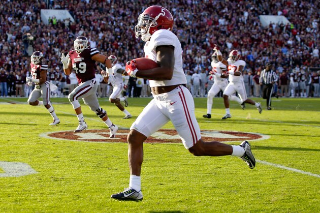 STARKVILLE, MS - NOVEMBER 14:  Cyrus Jones #5 of the Alabama Crimson Tide returns a punt for a touchdown against the Mississippi State Bulldogs at Davis Wade Stadium on November 14, 2015 in Starkville, Mississippi.  (Photo by Kevin C. Cox/Getty Images)