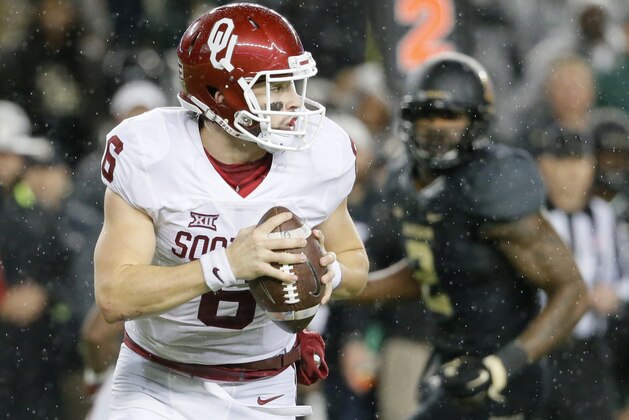 Oklahoma quarterback Baker Mayfield (6) prepares to throw a pass in the second half of an NCAA college football game against Baylor Saturday, Nov. 14, 2015, in Waco, Texas. Mayfield was 24 of 34 for 270 yards and three touchdowns and ran for a score to help Oklahoma to the 44-34 win. (AP Photo/Tony Gutierrez)