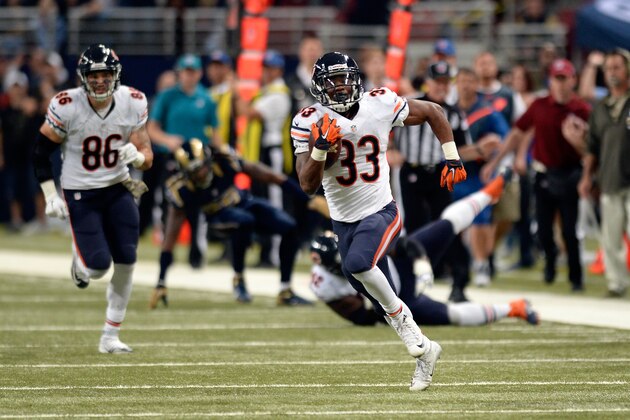 ST. LOUIS, MO - NOVEMBER 15: Jeremy Langford #33 of the Chicago Bears carries the ball in the second quarter against the St. Louis Rams at the Edward Jones Dome on November 15, 2015 in St. Louis, Missouri. (Photo by Michael B. Thomas/Getty Images)