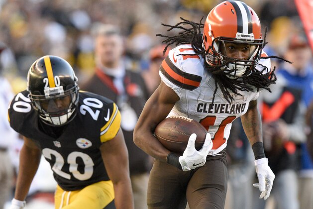 Cleveland Browns wide receiver Travis Benjamin (11) jukes past Pittsburgh Steelers strong safety Will Allen (20) after making a catch in the second half of an NFL football game against the Pittsburgh Steelers, Sunday, Nov. 15, 2015, in Pittsburgh. (AP Photo/Don Wright)