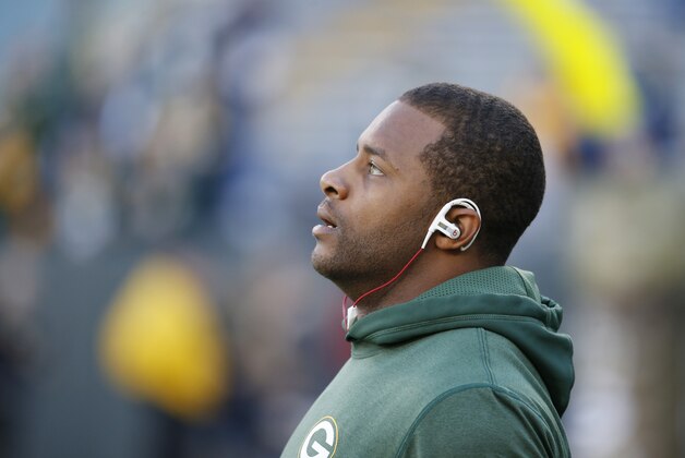 Green Bay Packers' Randall Cobb warms up before an NFL football game against the Detroit Lions Sunday, Nov. 15, 2015, in Green Bay, Wis. (AP Photo/Mike Roemer)