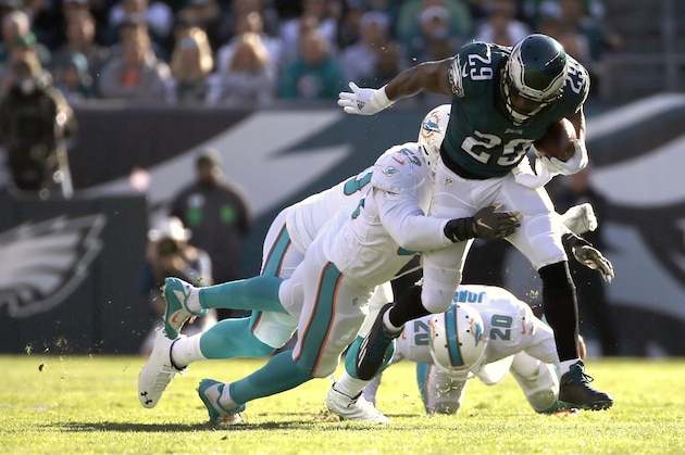 Philadelphia Eagles' DeMarco Murray rushes during the first half of an NFL football game against the Miami Dolphins, Sunday, Nov. 15, 2015, in Philadelphia. (AP Photo/Michael Perez)