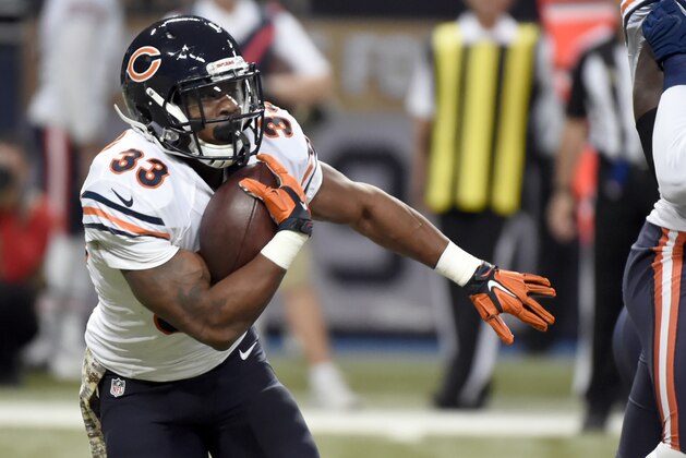 Chicago Bears running back Jeremy Langford runs with the ball during the first quarter of an NFL football game against the St. Louis Rams Sunday, Nov. 15, 2015, in St. Louis. (AP Photo/L.G. Patterson)