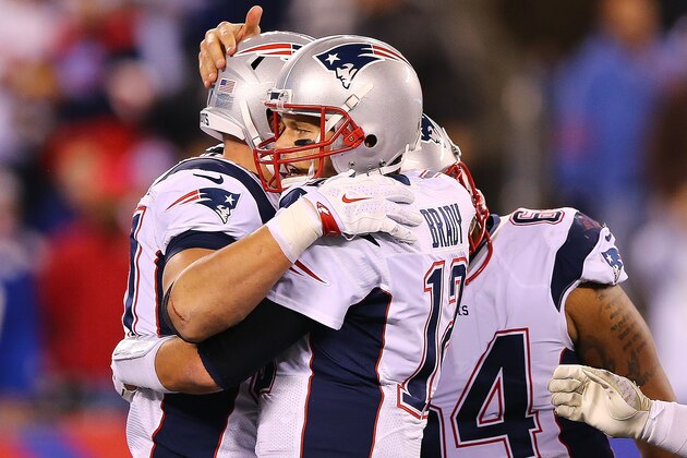 EAST RUTHERFORD, NJ - NOVEMBER 15:  Rob Gronkowski #87 and Tom Brady #12 of the New England Patriots celebrate their fourth quarter touchdown against the New York Giants at MetLife Stadium on November 15, 2015 in East Rutherford, New Jersey.  (Photo by Elsa/Getty Images)