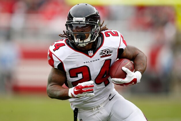SANTA CLARA, CA - NOVEMBER 08:  Devonta Freeman #24 of the Atlanta Falcons runs with the ball against the San Francisco 49ers at Levi's Stadium on November 8, 2015 in Santa Clara, California.  (Photo by Ezra Shaw/Getty Images)