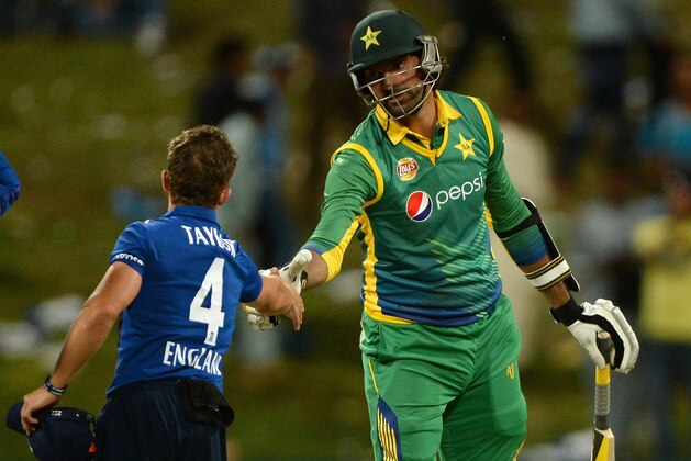 ABU DHABI, UNITED ARAB EMIRATES - NOVEMBER 13:  Mohammad Irfan of Pakistan shakes hands with James Taylor of England after the 2nd One Day International between Pakistan and England at Zayed Cricket Stadium on November 13, 2015 in Abu Dhabi, United Arab Emirates.  (Photo by Gareth Copley/Getty Images)