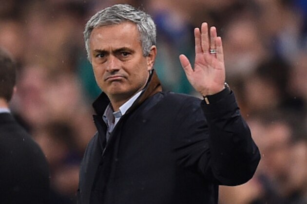 LONDON, ENGLAND - NOVEMBER 04:  Jose Mourinho the manager of Chelsea gestures during the UEFA Champions League Group G match between Chelsea FC and FC Dynamo Kyiv at Stamford Bridge on November 4, 2015 in London, United Kingdom.  (Photo by Mike Hewitt/Getty Images)